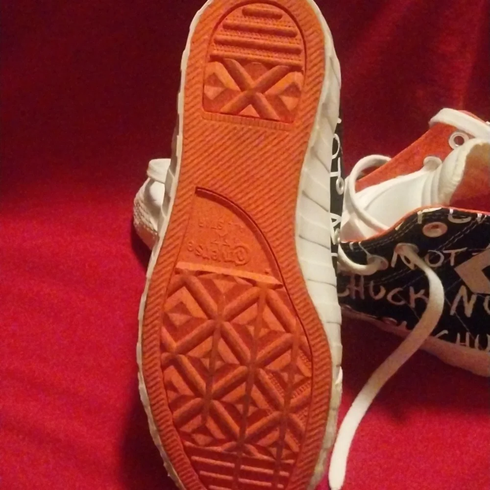 Converse Tennis Shoes